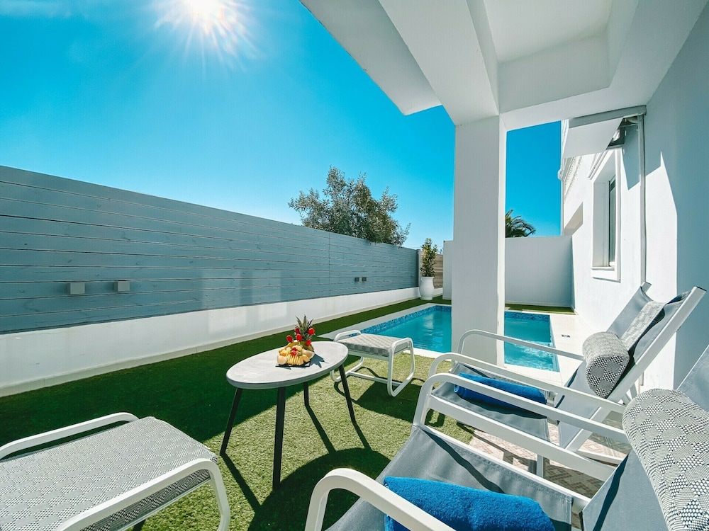 Deluxe Suite, Private Pool - Photo 3