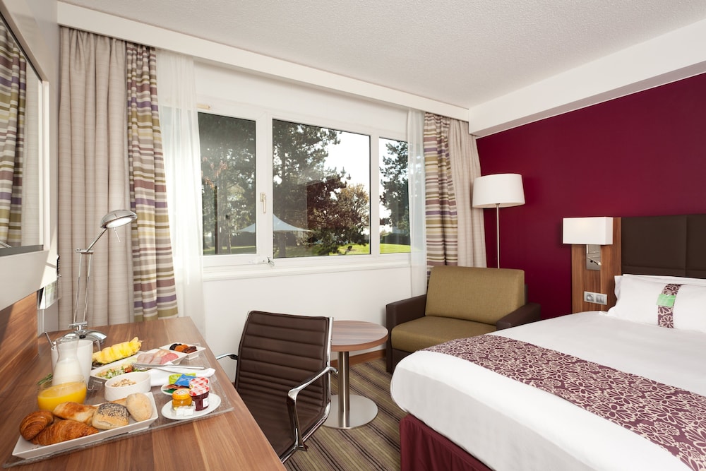 Standard Room, 1 Queen Bed with Sofa bed - Photo 2