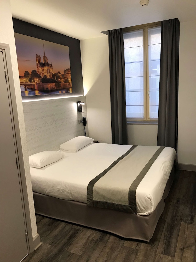 Superior Room, 1 King Bed, Non Smoking (Larger Room;Twin Bed On Request) thumbnail 5