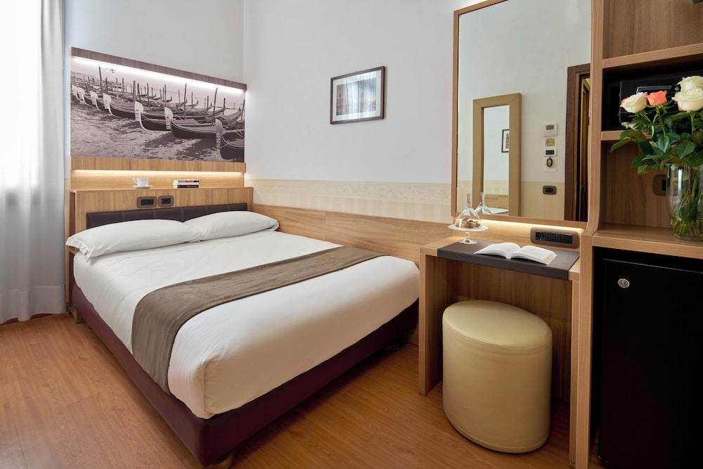 Economy Double Room photo 2