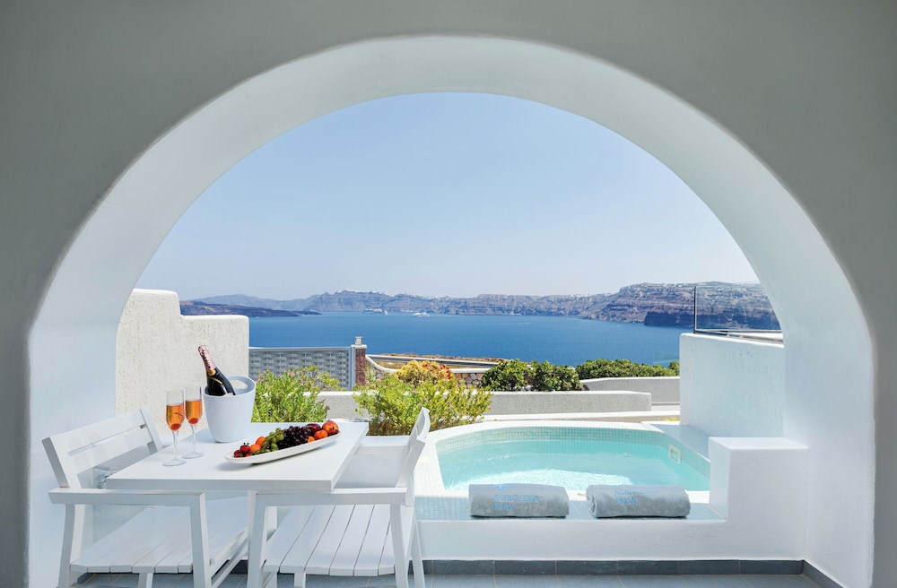 Two-Bedroom Suite  Hot Tub (Caldera View)