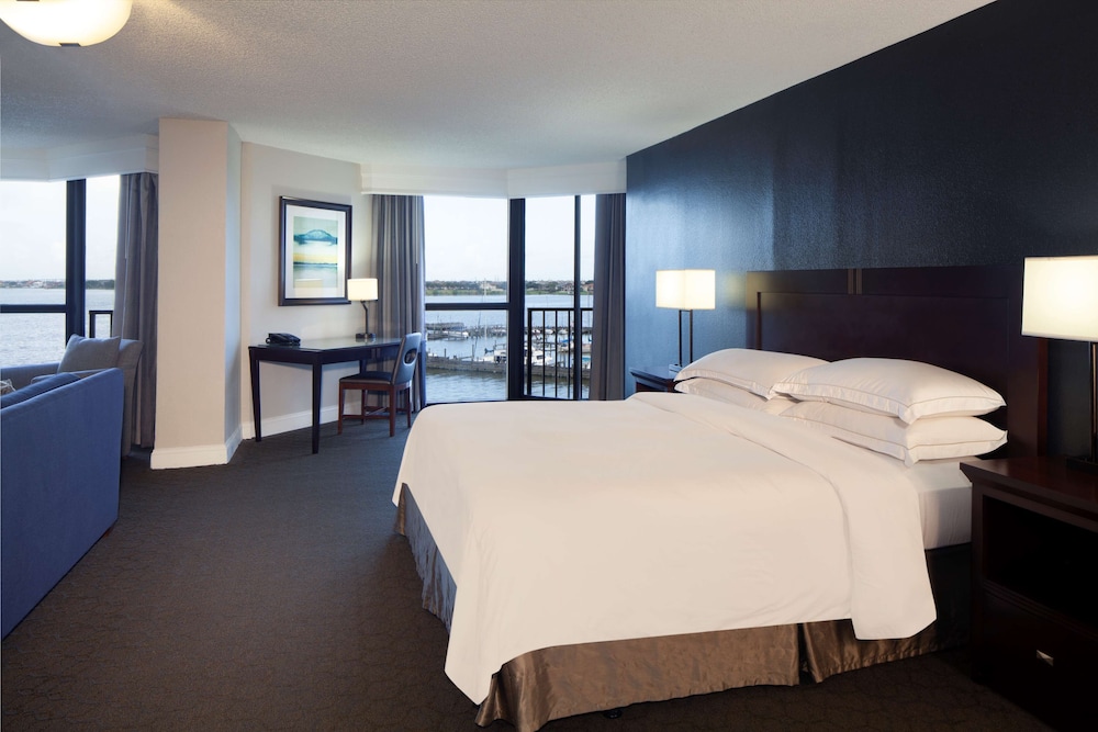 Junior Suite, 1 King Bed (Marina View) - Photo 6