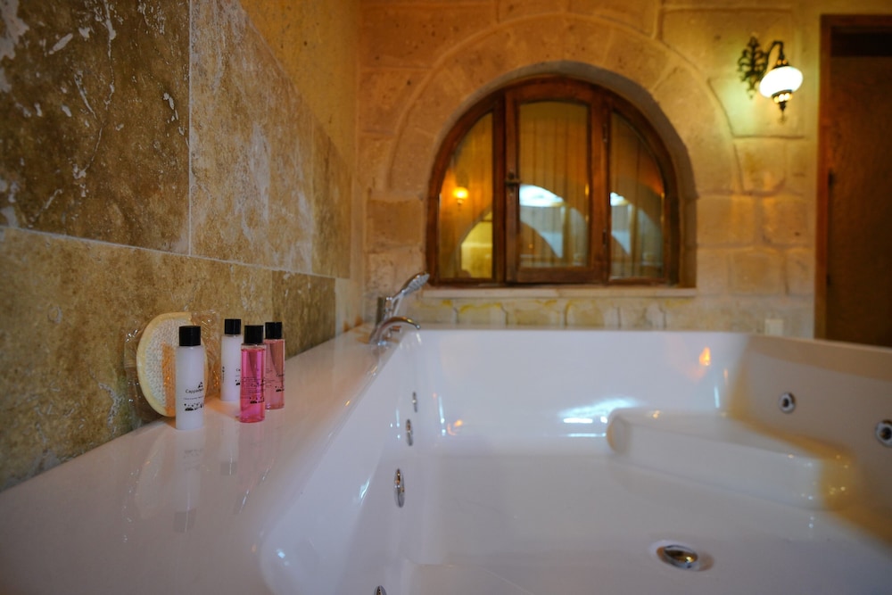 Nazende Hammam Jacuzzi Cave Suite - Photo 21