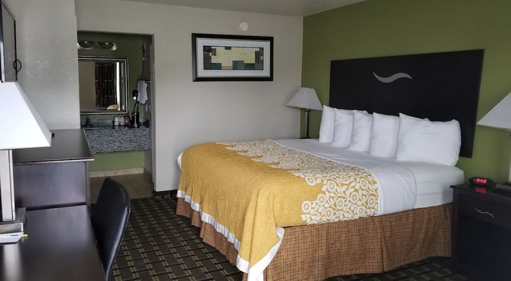 Suite, Multiple Beds, Smoking (Two-Bedroom) - Photo 6