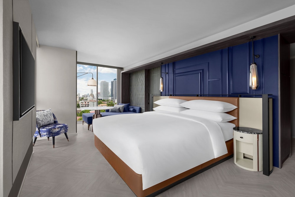 Premium Room, 1 King Bed, Club Lounge Access