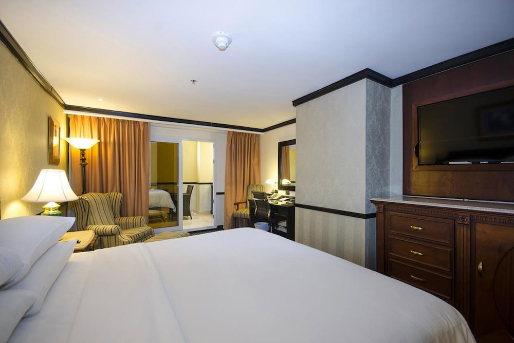 Junior Suite, 1 King Bed - Photo 2