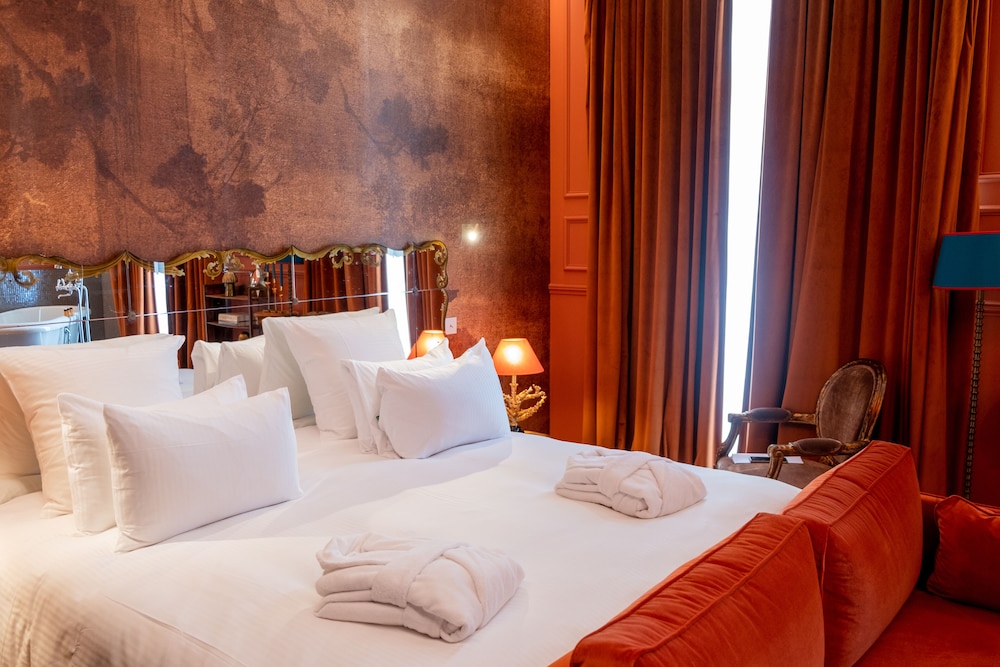 Deluxe Room, 1 Double Bed (Grounds view) - Photo 3