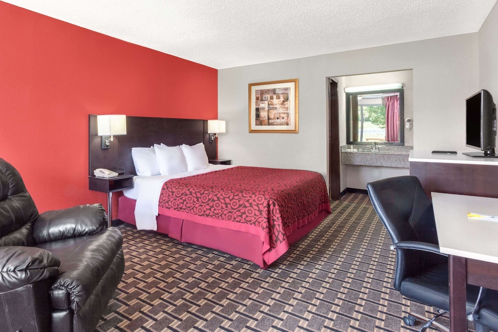 Room, 1 King Bed, Non Smoking photo 3