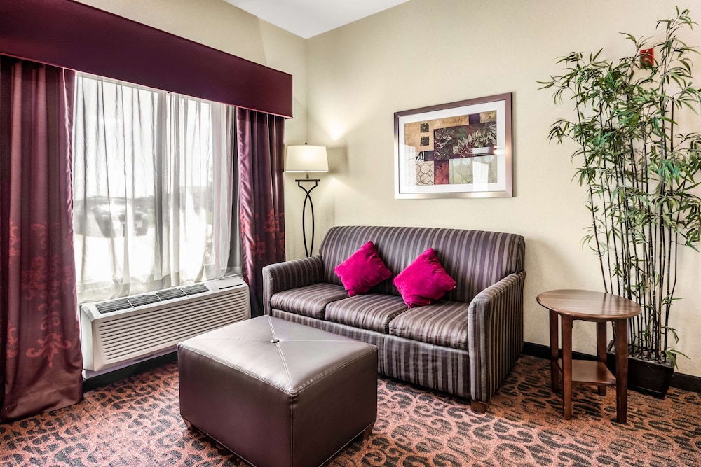 Suite, 1 King Bed, Non Smoking - Photo 6