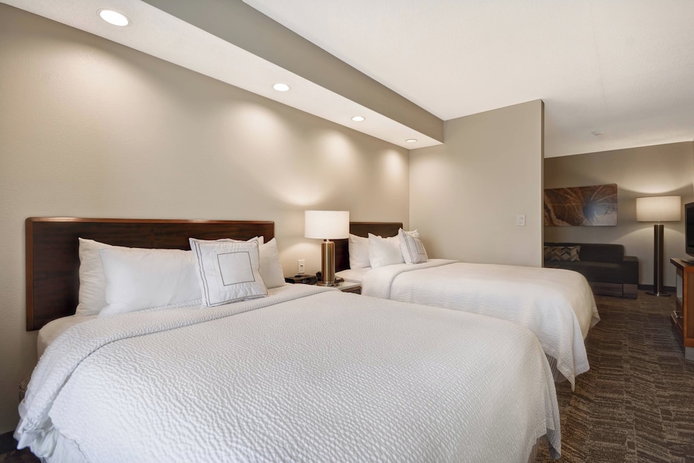 Suite, 2 Queen Beds (Red Mile View) - Photo 3