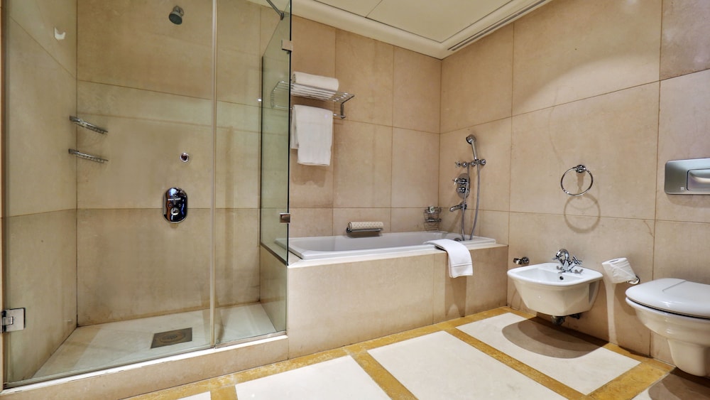 Standard Room, 1 King Bed, Accessible, Smoking - Photo 3