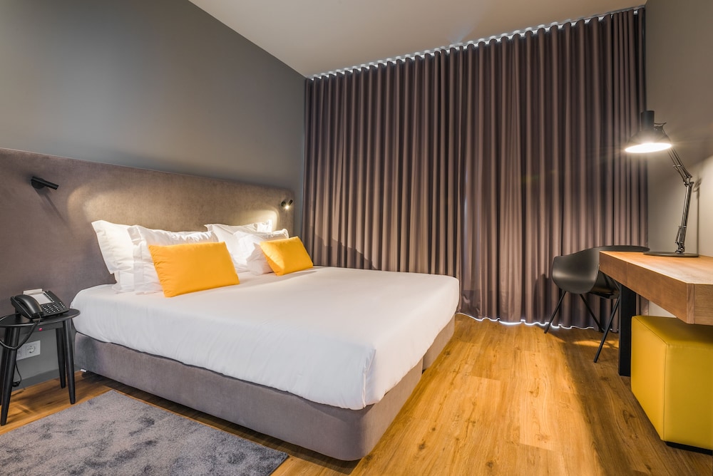Junior Suite, 1 Bedroom, Terrace, Partial Sea View photo 3