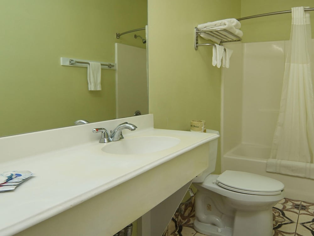 Classic Suite, 1 King Bed photo 2