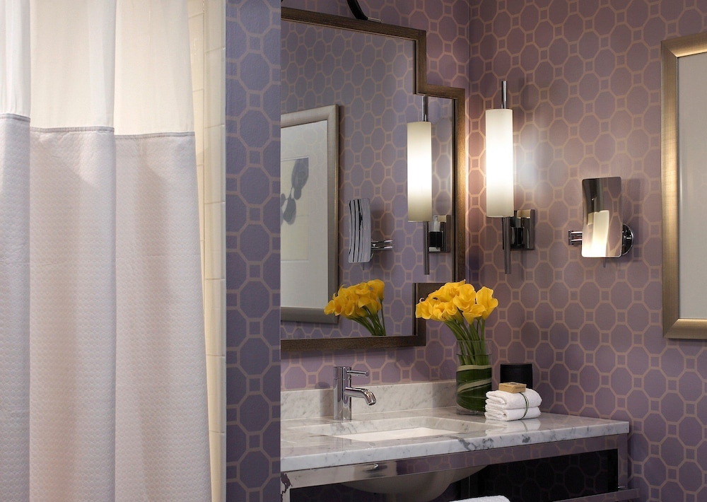 Room, 1 Queen Bed, City View - Photo 1