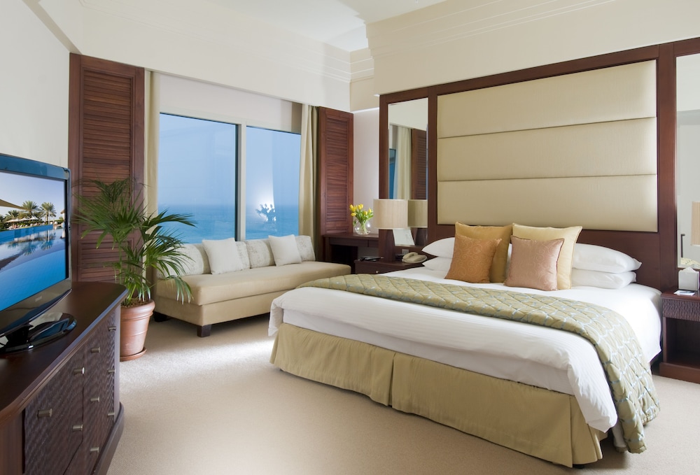 Executive Suite Sea View with Living Room