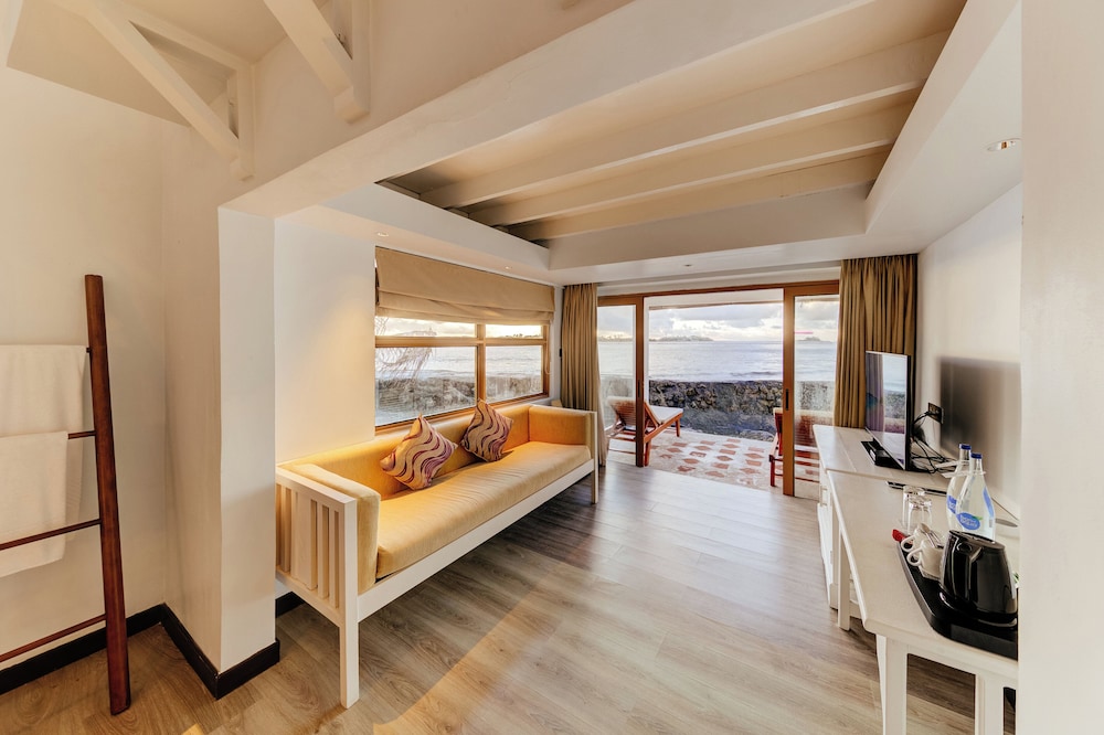 Bungalow, Garden Area