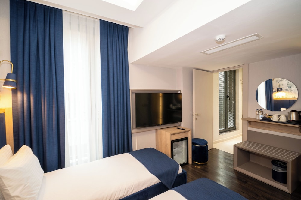 Premium Double or Twin Room photo 2