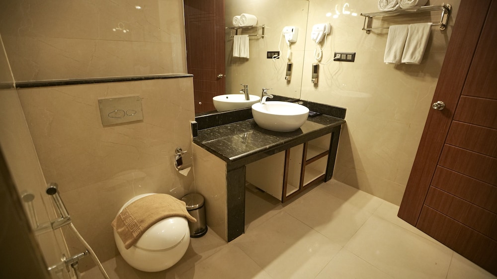 Executive Room - Photo 9