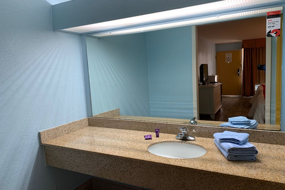 Room, 2 Double Beds - Photo 6