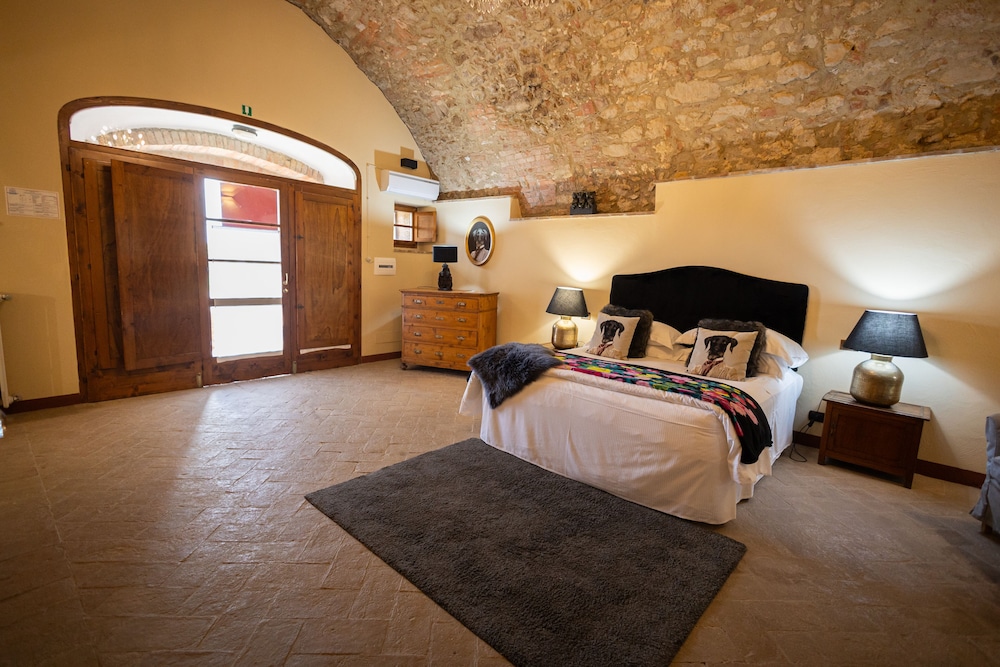 Deluxe Double Room, 1 Queen Bed photo 2
