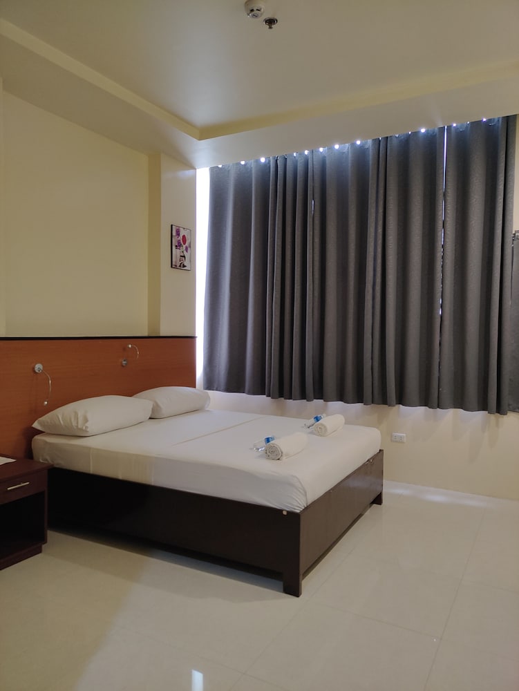 Deluxe Single Room, 1 Queen Bed photo 2