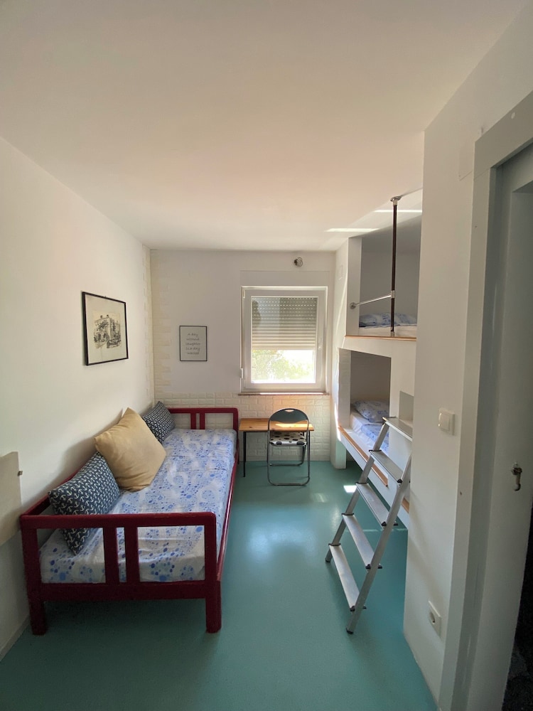 Economy Triple Room