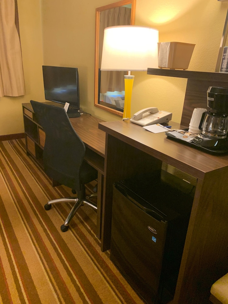 Room, 2 Double Beds, Non Smoking, Lake View - Photo 2