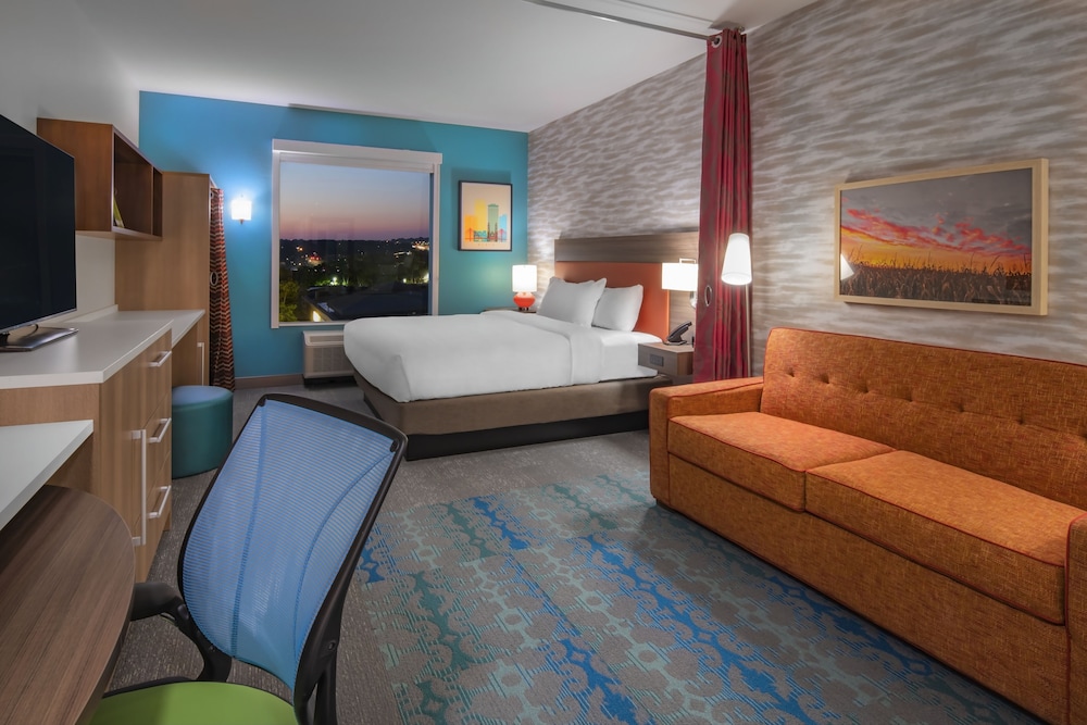 Suite, 1 King Bed, Accessible (Hearing) - Photo 3