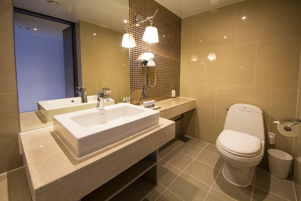Premier Twin Room, Sea View photo 2