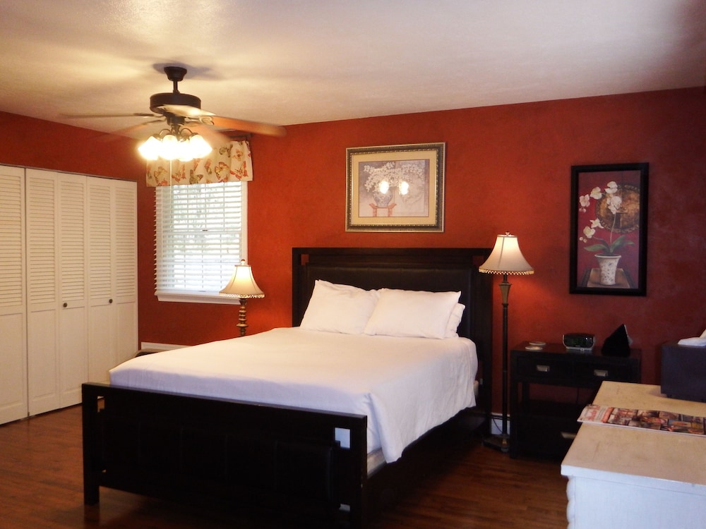 Suite, Private Bathroom, Mountain View (Columbia Mountain Suite) photo 1
