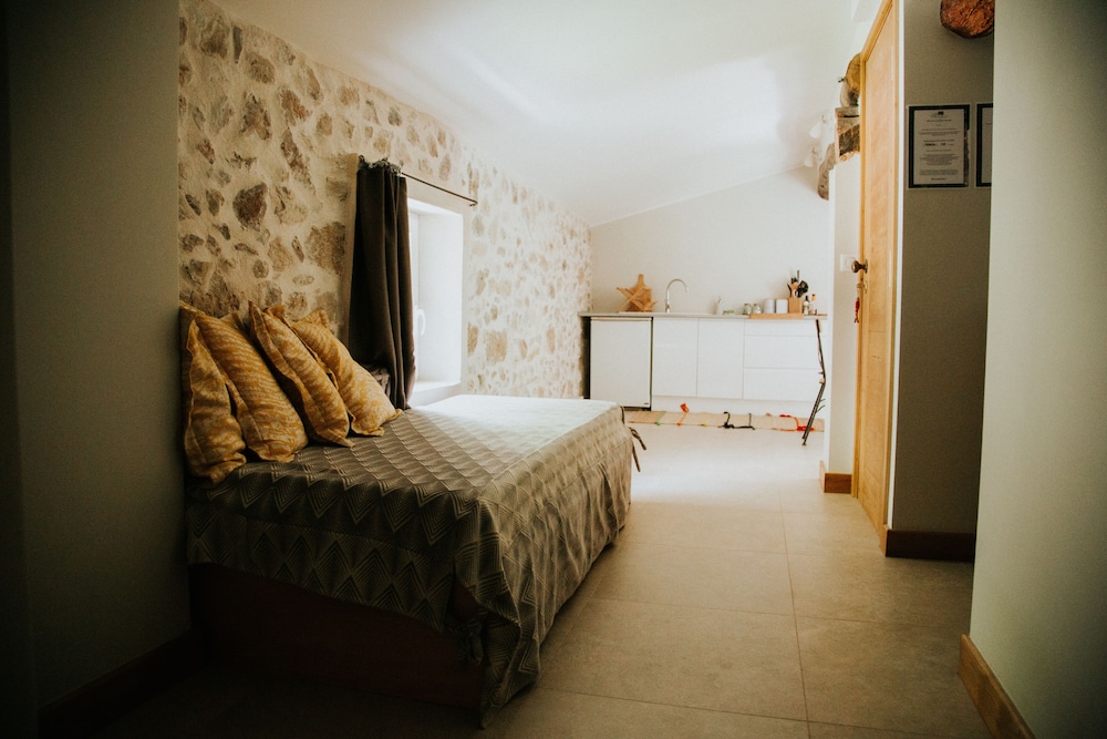 Comfort Apartment, Ensuite, Garden View photo 3