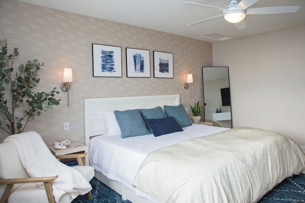 Room - Photo 12