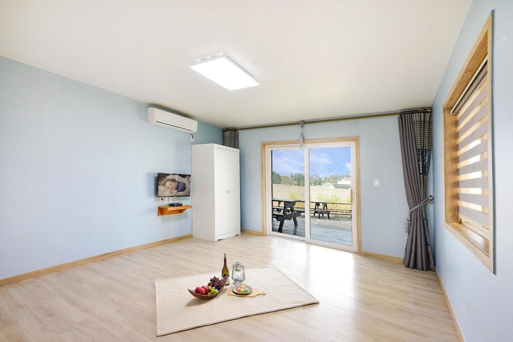 Basic Room, 1 Bedroom (102 ( F1 )) - Photo 2