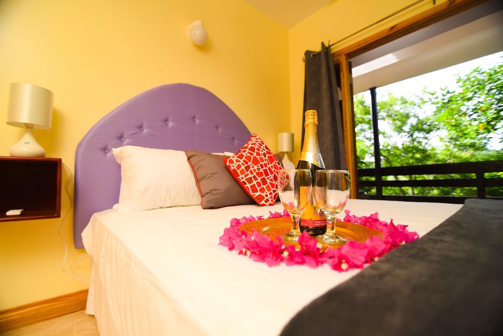 Premier Apartment, 1 Bedroom, Partial Ocean View, Garden Area photo 3