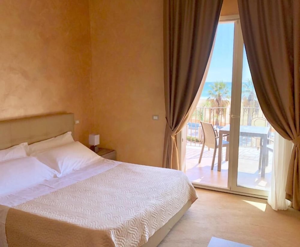 Deluxe Double Room, Partial Sea View