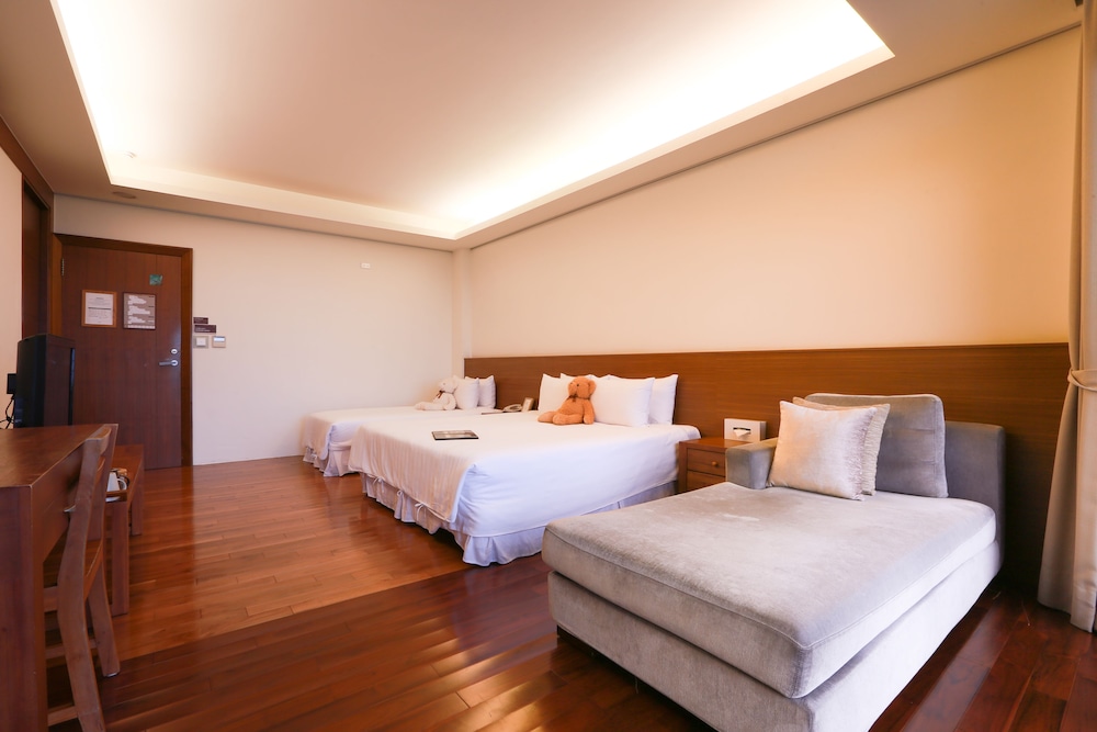 Superior Triple Room, Ocean View photo 3