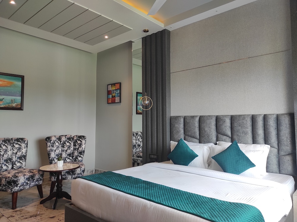 Premium Room - Photo 6