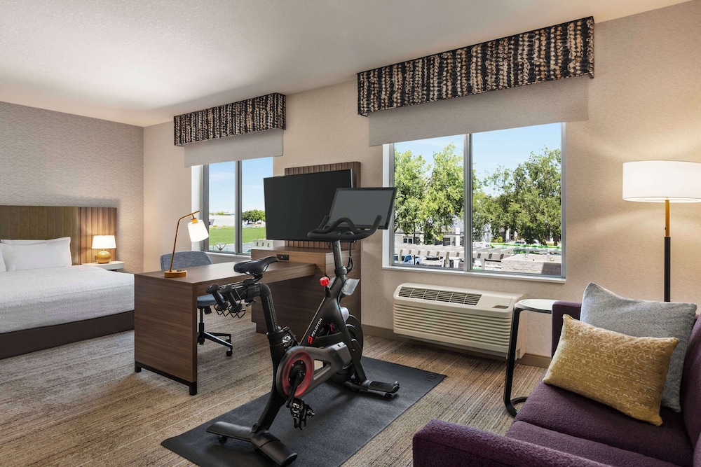 Studio, 1 King Bed, Accessible, Bathtub (Fitness) - Photo 2