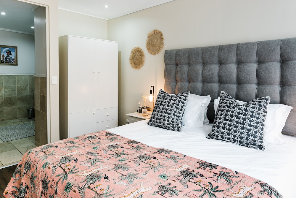 Basic Double Room, 1 Queen Bed