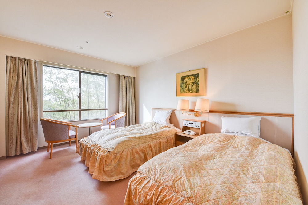 Small Twin Room, Smoking