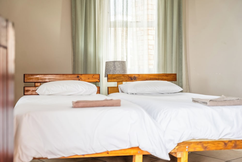 2 Sleeper Rondavel (twin BTHRM sea view) (6)
