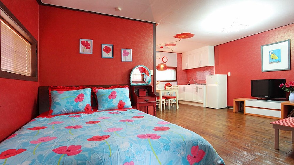 Double Room (Red) photo 1