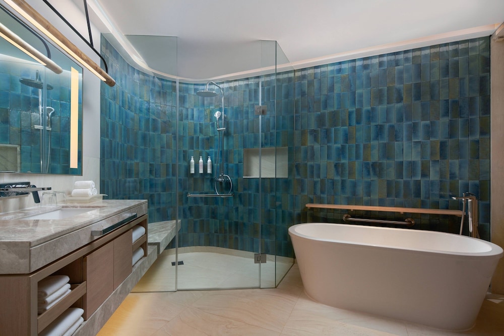 Suite, 2 Bedrooms - Photo 12