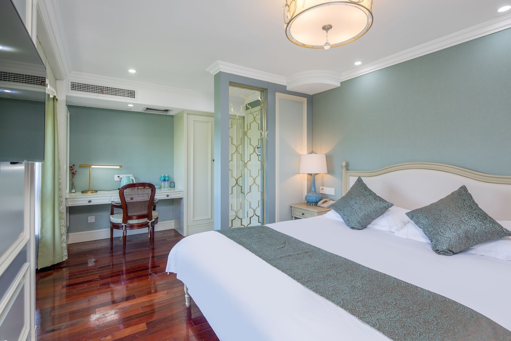 Comfort Queen Room photo 2
