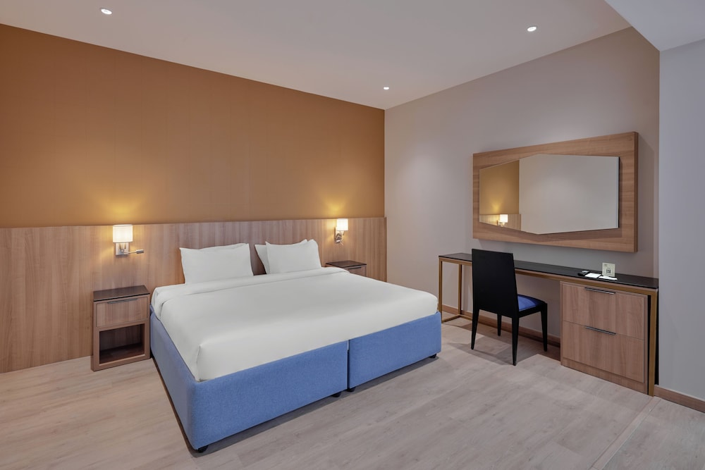 Premium Suite, 1 King Bed photo 2