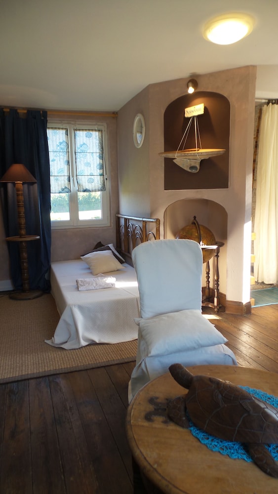Triple Room (Aux Voyages)