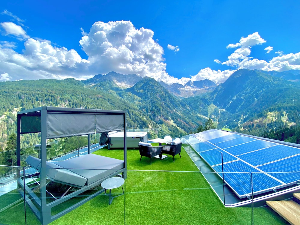 Panoramic Room