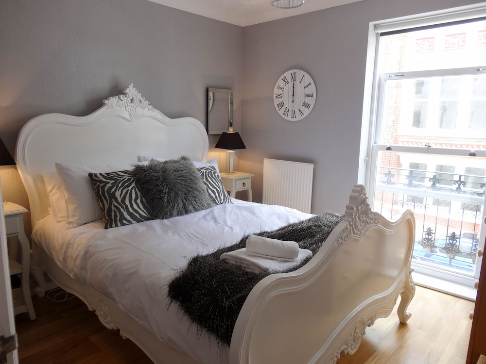 Luxury Apartment, 1 Bedroom, Partial Sea View photo 2