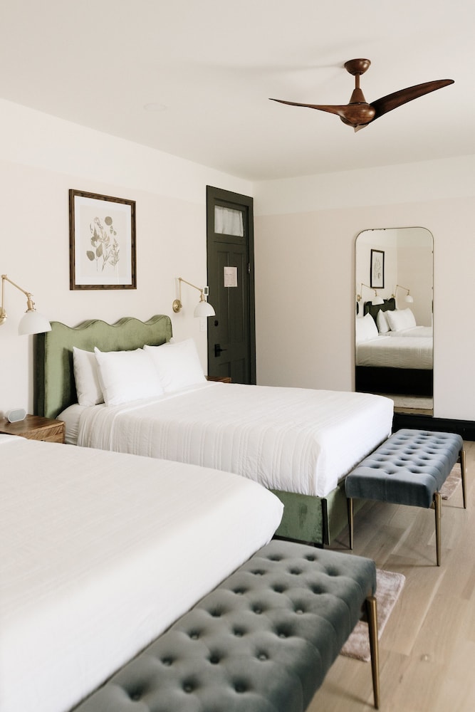 Deluxe Double Room, 2 Queen Beds photo 2