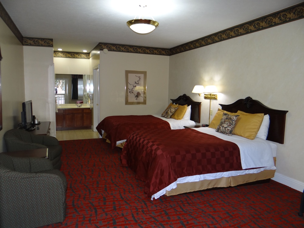 Deluxe Room, 2 Queen Beds photo 1
